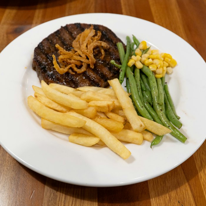 Filete de carne con patatas (foto ilustrativa)