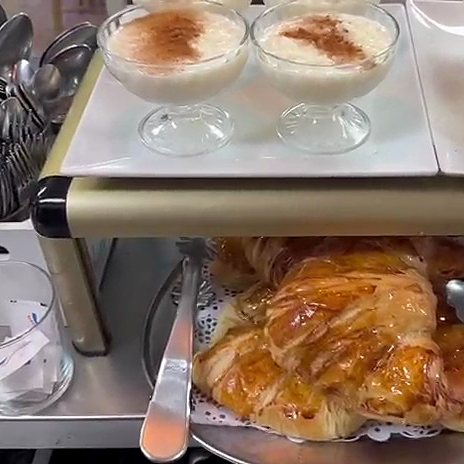 Arroz con leche y bollería en la barra de La Nueva Ñ